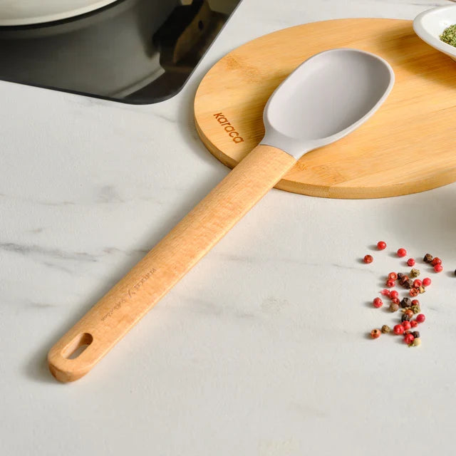 Cuillère de service en silicone Karaca X Refika avec manche en bois